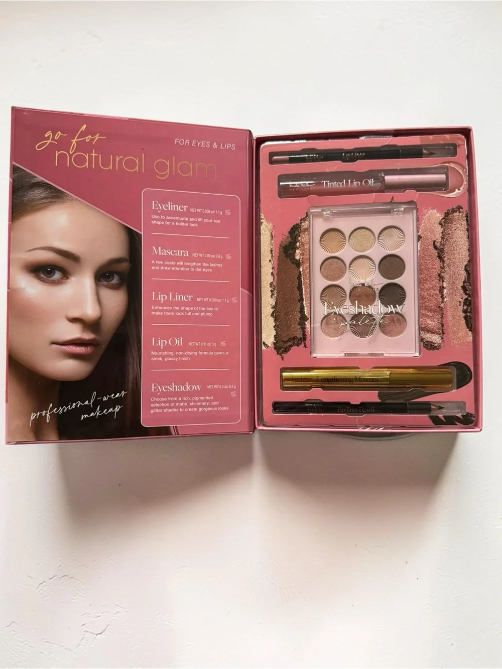 Nicole Miller Love That Look Makeup Kit - NEW